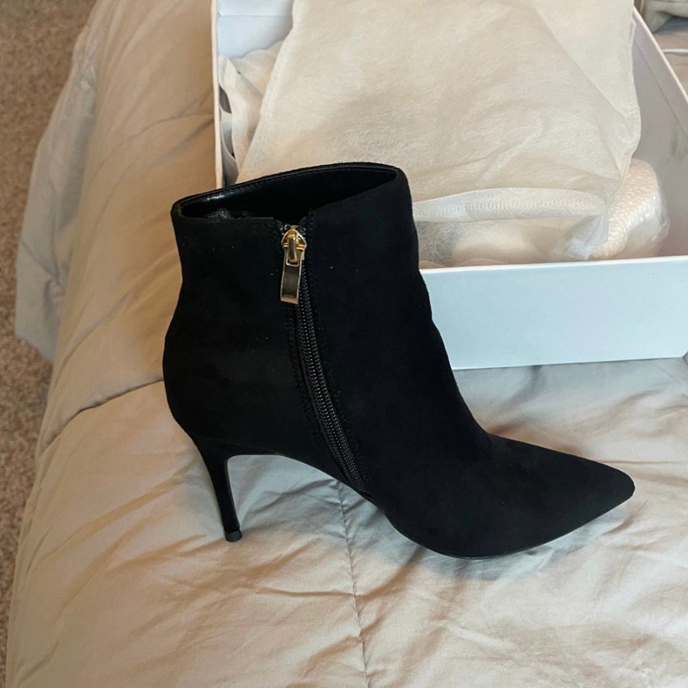 BLACK SUEDE ANKLE BOOTIES SIZE 5